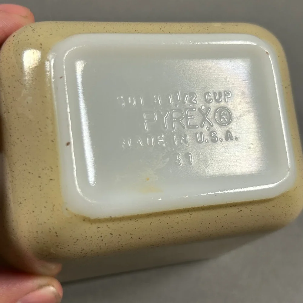 Vintage Pyrex Sandalwood Speckled Tan 501 1.5 Cup Refrigerator Dish Made in USA